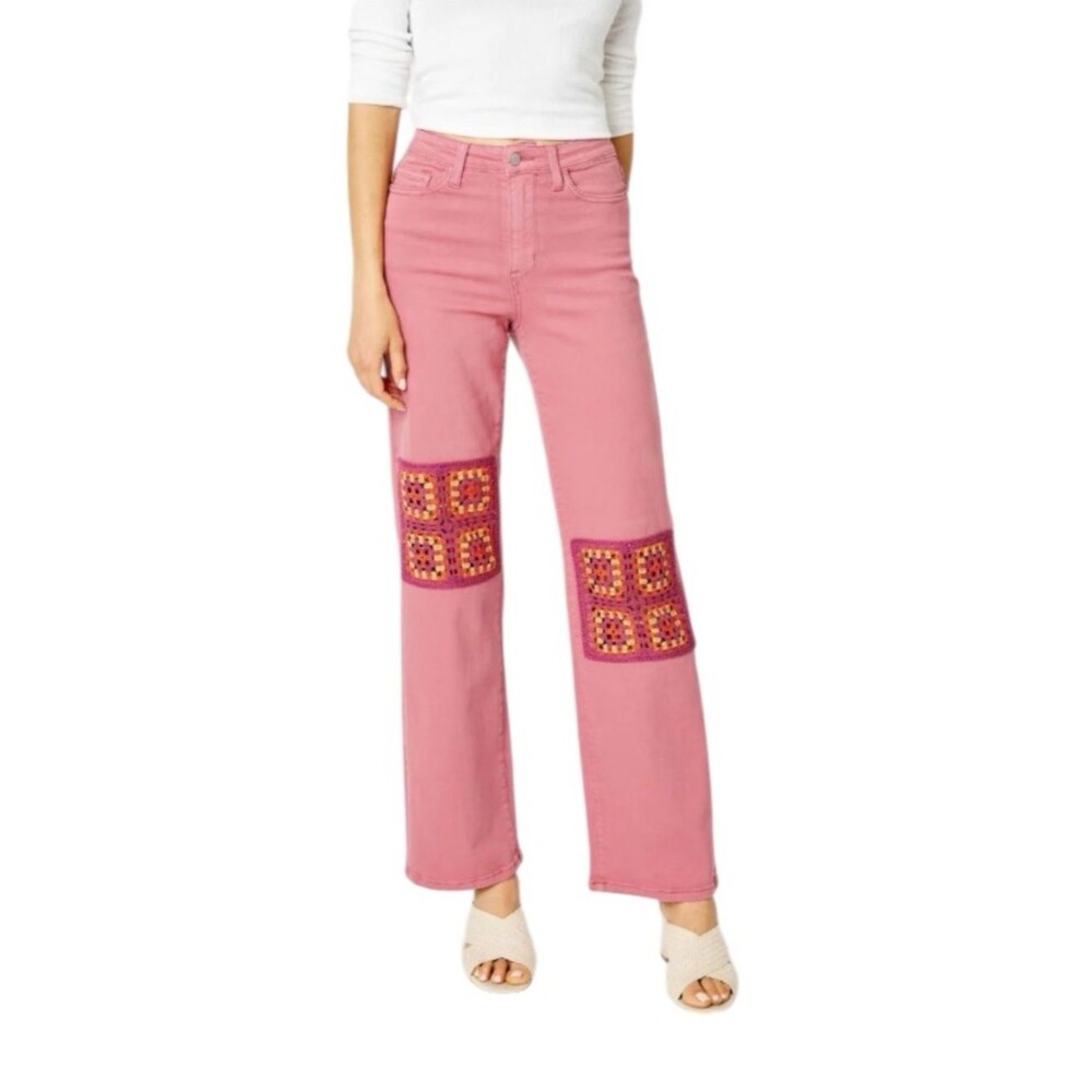 JUDY BLUE High Rise Dusty Pink
Crochet Patch Wide Leg Jeans.